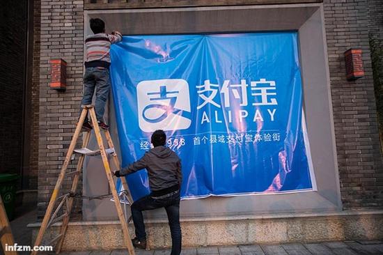 由于央行停發(fā)支付牌照，市場上現(xiàn)在一張牌照可以賣出2.5億至4.8億元的價格。(視覺中國/圖)由于央行停發(fā)支付牌照，市場上現(xiàn)在一張牌照可以賣出2.5億至4.8億元的價格。(視覺中國/圖)